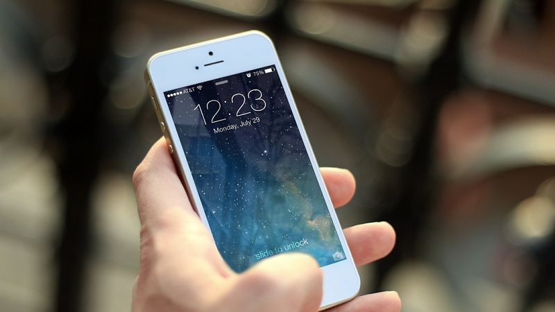 Un nou iPhone cu 5G ar putea fi lansat &icirc;n luna martie