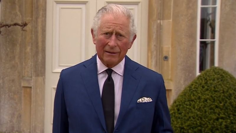 Prințul William susține dorința Reginei Elisabeta a ll-a de a o face pe mama sa vitregă, Camilla, Regina consoartă