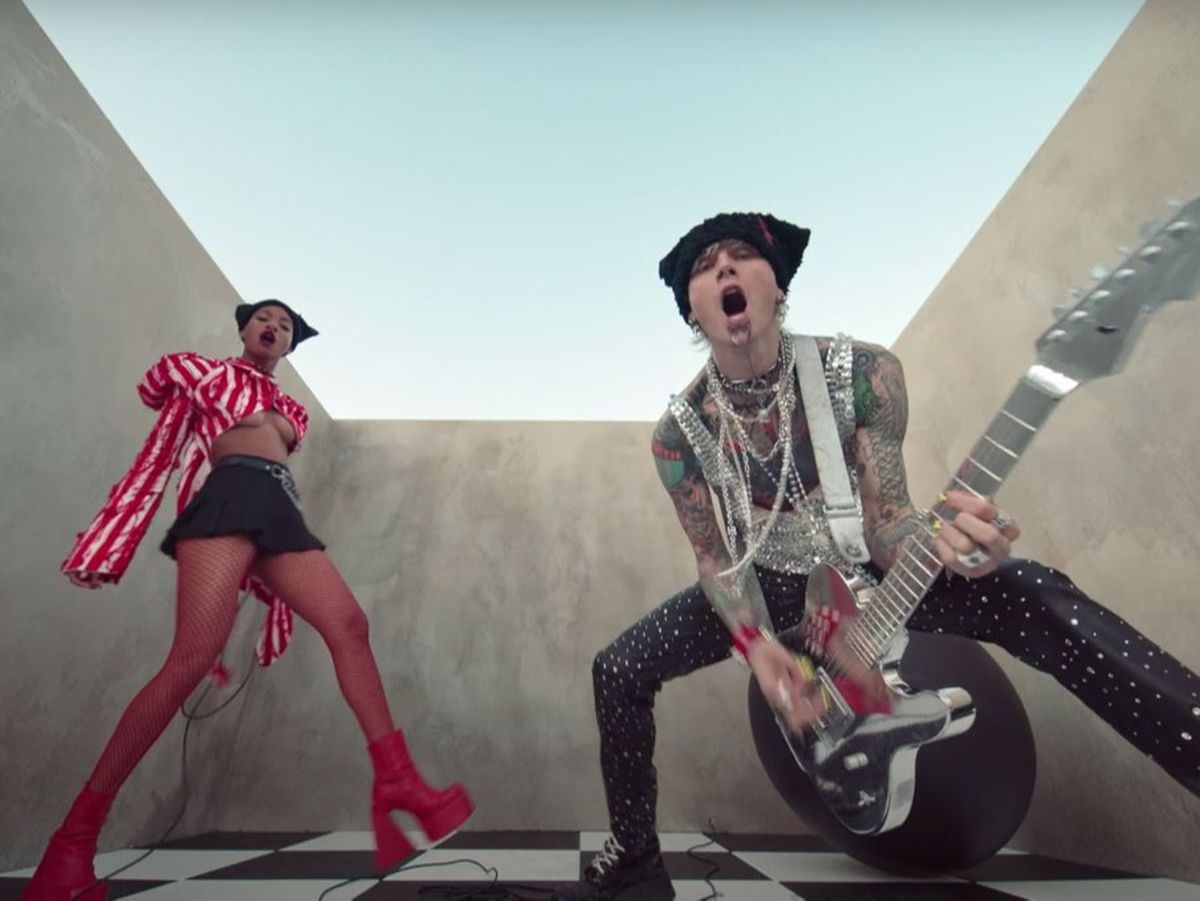 Machine Gun Kelly și Willow au lansat piesa „Emo Girl”