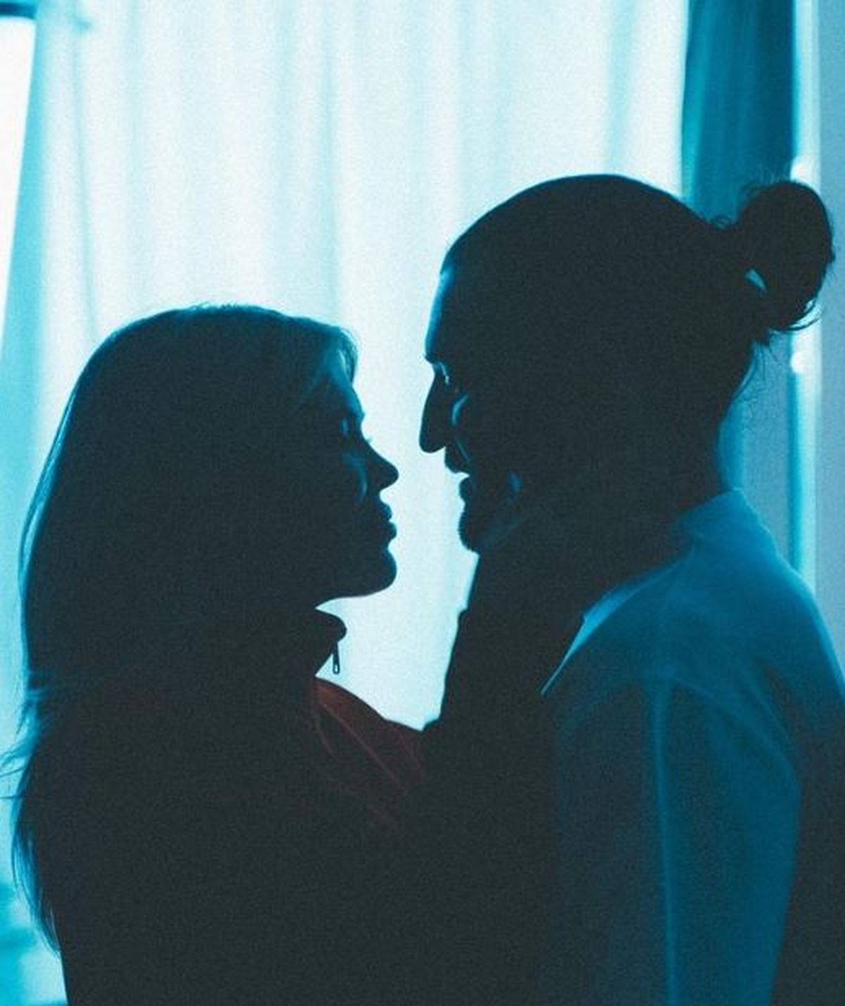 Videoclip | Smiley lansează &bdquo;Mi-aduc aminte&rdquo;. Protagonistă &icirc;n clip este și Gina Pistol