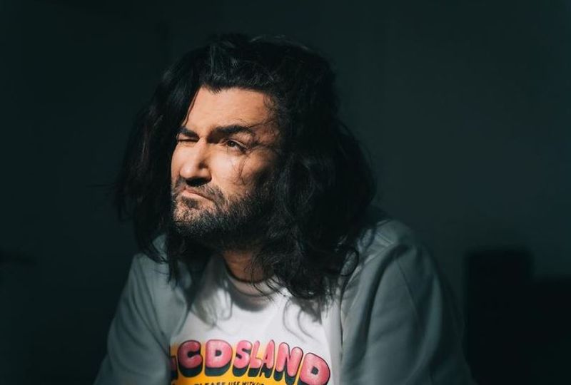 Videoclip | Smiley lansează „Mi-aduc aminte”. Protagonistă în clip este și Gina Pistol 