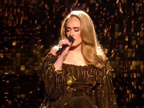 VIDEO: Adele a c&acirc;ntat live la Brit Awards 2022 piesa &bdquo;I Drink Wine": &bdquo;Sunt foarte m&acirc;ndră de mine că mi-am urmat intuiția&rdquo;