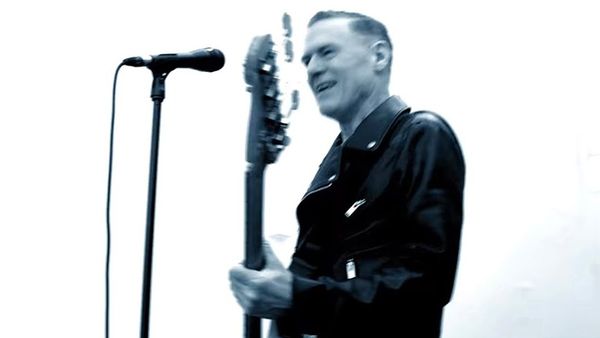 Bryan Adams a lansat &bdquo;Never Gonna Rain&rdquo; - Versurile piesei aici