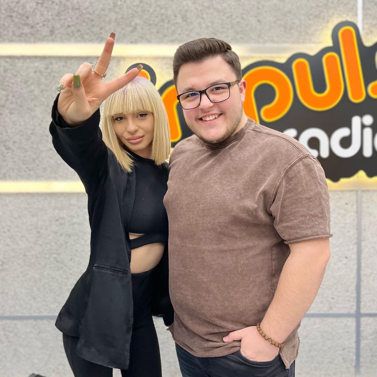 Karla, live &bdquo;Bară la Bară&rdquo;, despre piesa &bdquo;Ella&rdquo;: &bdquo;La 25 de ani vreau să fiu pe marile scene&rdquo;. VIDEO 