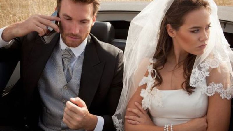 Dimineaţa Nebună. Una dintre cele mai scurte căsnicii din lume: au divorţat imediat după dansul mirilor! AUDIO