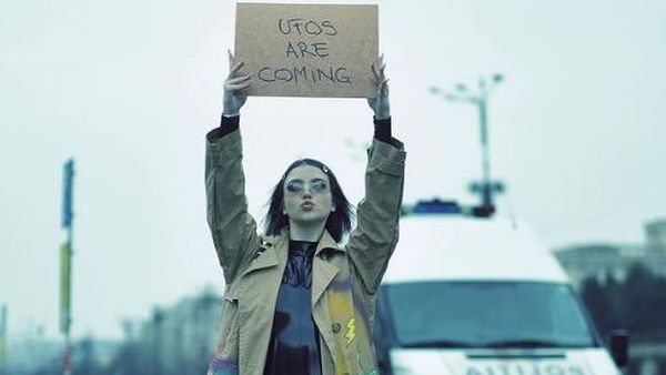 Roxen a lansat UFO. Vezi versuri aici