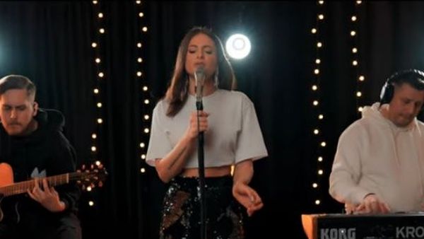 Raluka lansează o versiune live a piesei &bdquo;I like the trumpet&rdquo;