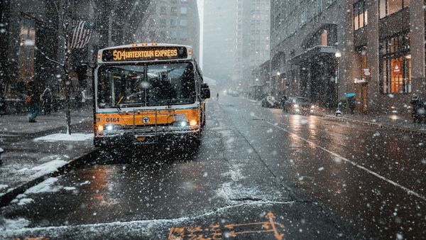 Bancul zilei de marţi: Autobuzul pleacă din stație