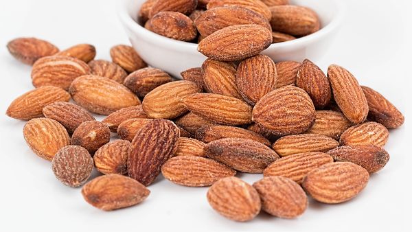 Ziua Internaţională a Migdalelor, 16 februarie