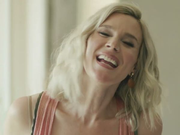 Joss Stone a lansat videoclipul piesei &bdquo;Oh To Be Loved By You&rdquo;