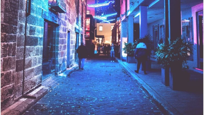 Dimineața Nebună. Un bărbat a vrut să apeleze la serviciile unei prostituate, dar a dat peste doi bărbați. AUDIO