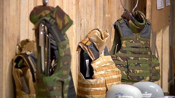 Dimineața Nebună. Speriat că ar putea fi surprins de un eventual război, un bărbat s-a dus la spital cu vesta anti-glonț. AUDIO