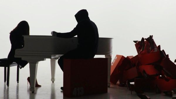 Carla's Dreams a lansat o versiune specială a piesei „Victima" ( Piano Session)