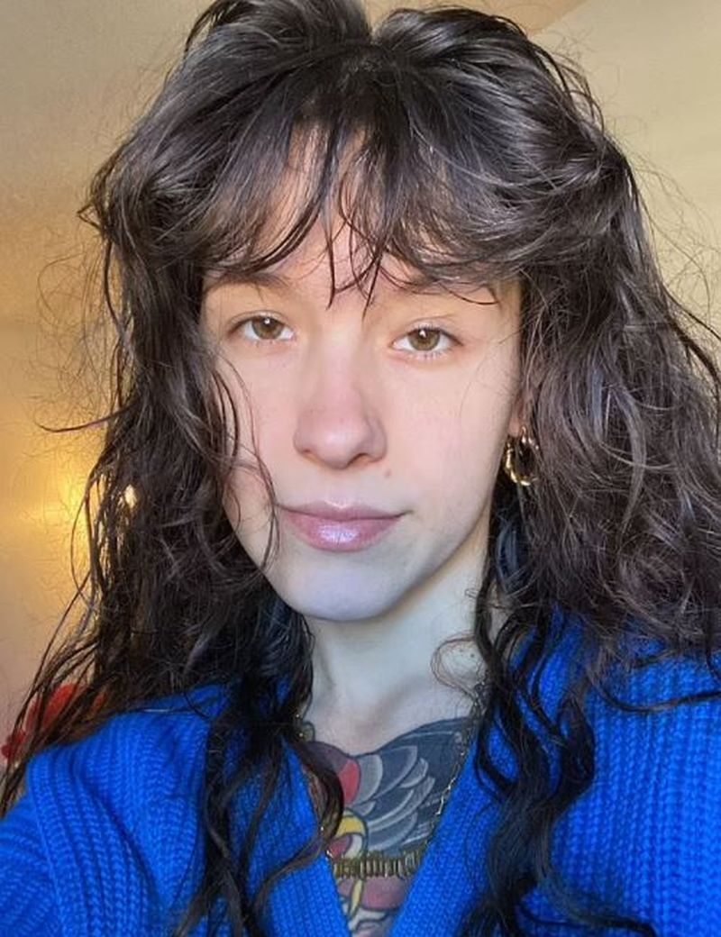  O tânără, virală pe rețelele sociale după ce a renunțat la șampon de 6 ani