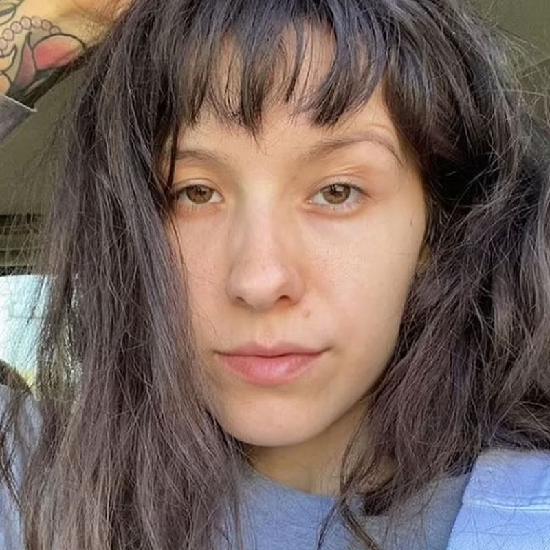  O tânără, virală pe rețelele sociale după ce a renunțat la șampon de 6 ani