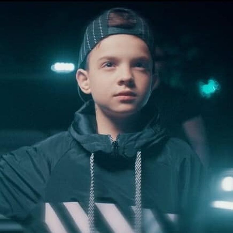 Imagini cu fratele Cleopatrei Stratan. Cezar are acum 13 ani