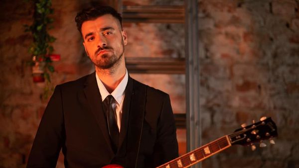 Ce înălţime are Liviu Teodorescu? Topul celor mai înalţi bărbaţi din showbiz