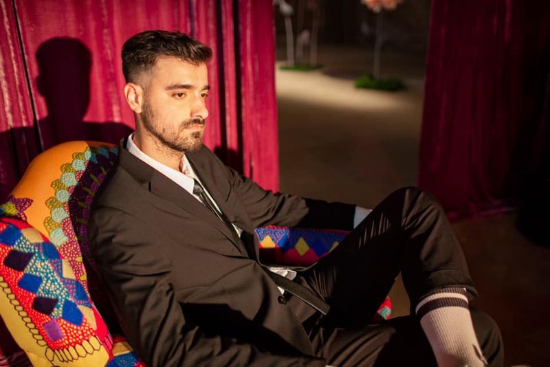 Ce înălţime are Liviu Teodorescu? Topul celor mai înalţi bărbaţi din showbiz