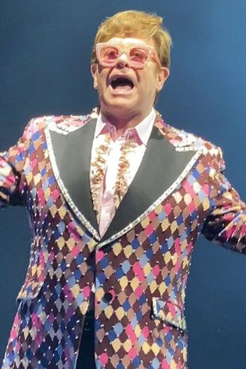 Elton John, obligat să aterizeze forțat cu avionul privat în mijlocul unei furtuni