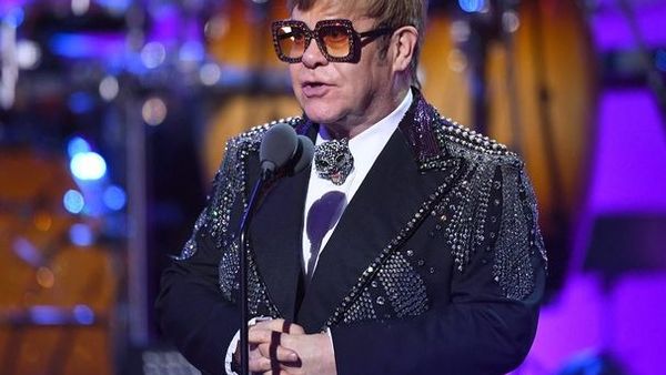 Elton John, obligat să aterizeze forțat cu avionul privat în mijlocul unei furtuni
