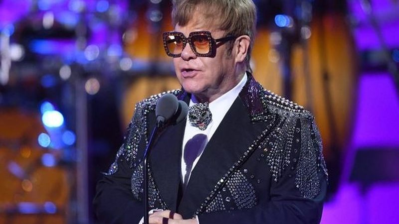 Elton John, obligat să aterizeze forțat cu avionul privat &icirc;n mijlocul unei furtuni
