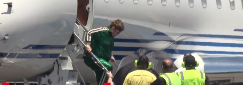 Elton John, obligat să aterizeze forțat cu avionul privat în mijlocul unei furtuni