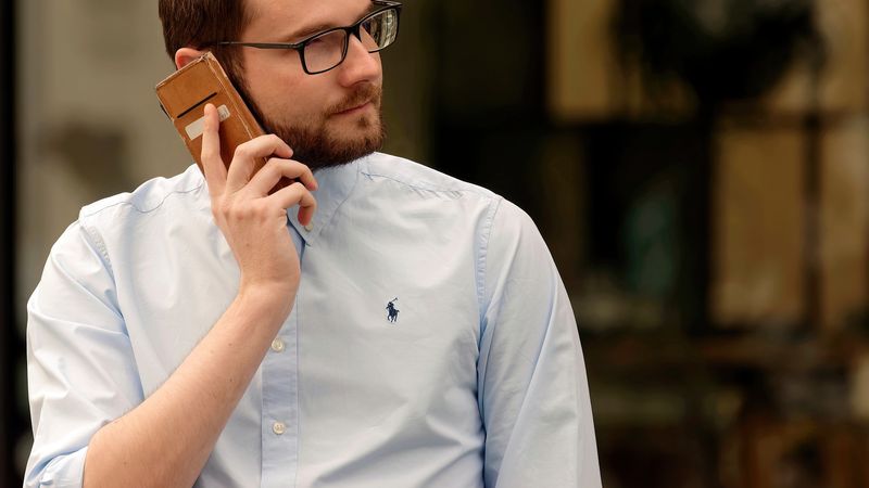 Bancul zilei de miercuri: Un tip &icirc;si sună cel mai bun prieten