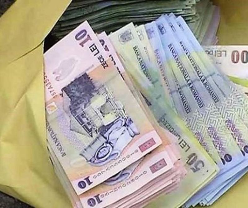 Cum a ajuns un bătrân de 70 de ani să plătească 300.000 de lei pentru servicii amoroase