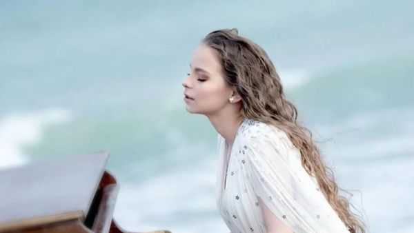 Yuka a lansat piesa „Forever More”