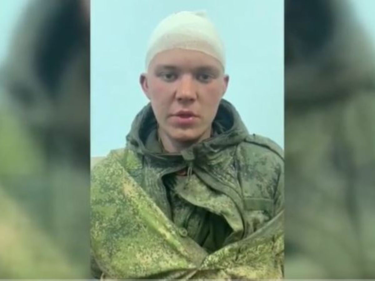 Soldat rus filmat plângând, după ce a fost capturat de armata ucraineană: „Mamă, scoate-mă de aici