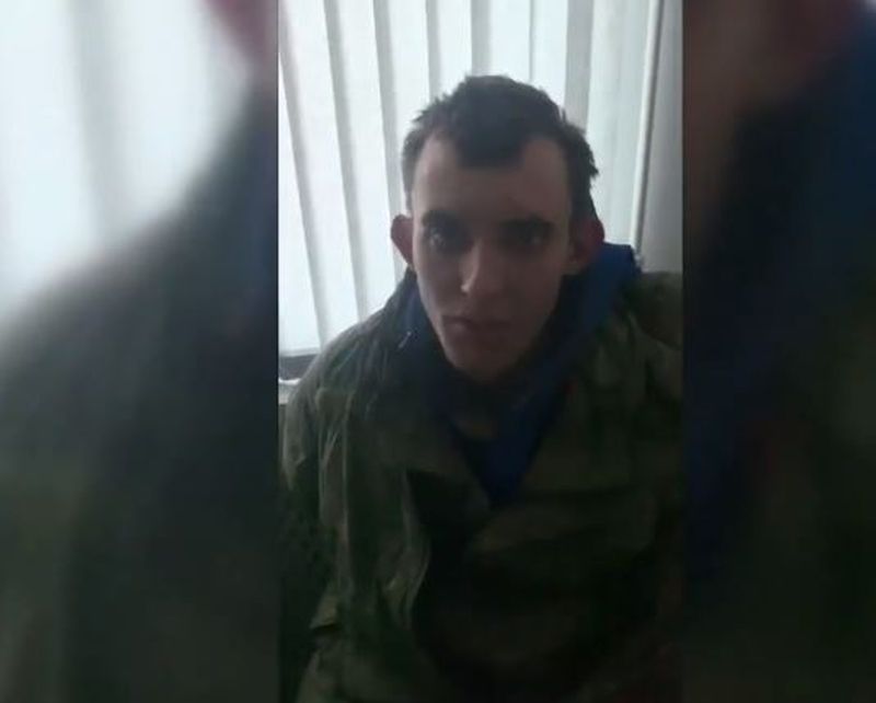 Soldat rus filmat plângând, după ce a fost capturat de armata ucraineană: „Mamă, scoate-mă de aici