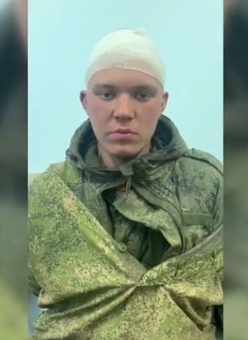 Soldat rus filmat plângând, după ce a fost capturat de armata ucraineană: „Mamă, scoate-mă de aici