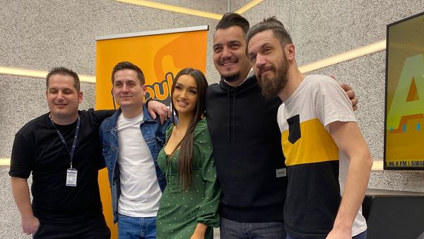 Matinalii &bdquo;Dimineața Nebună&rdquo; și matinalii &bdquo;Dimineața cu noi&rdquo; și-au dat &icirc;nt&acirc;lnire &icirc;n  studioul Impuls. Ce sfaturi au primit George Tănase, Bursucu și Viviana de la Mishu și Cosmin?!