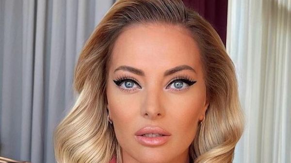 Răspunsul dur dat de Delia după ce un fan i-a scris că e &icirc;nsărcinată. Fanii au reacționat: &bdquo;Unica vedetă din Rom&acirc;nia de o văd ăștia &icirc;nsărcinată &icirc;n fiecare lună&rdquo;