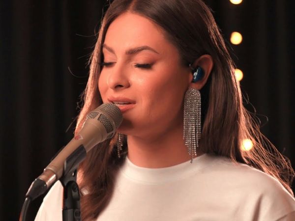 Raluka a lansat o versiune live a piesei &bdquo;Aroma&rdquo;