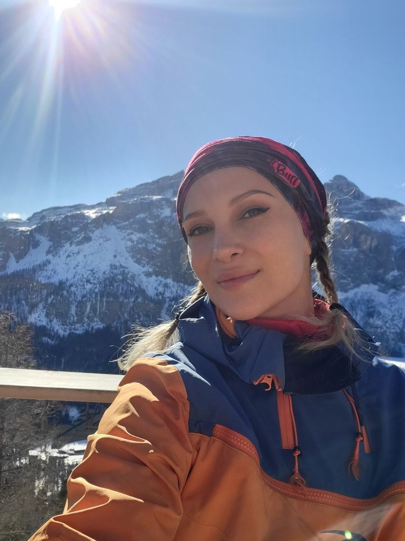  Lora, mesaj dur pentru vedetele care se 