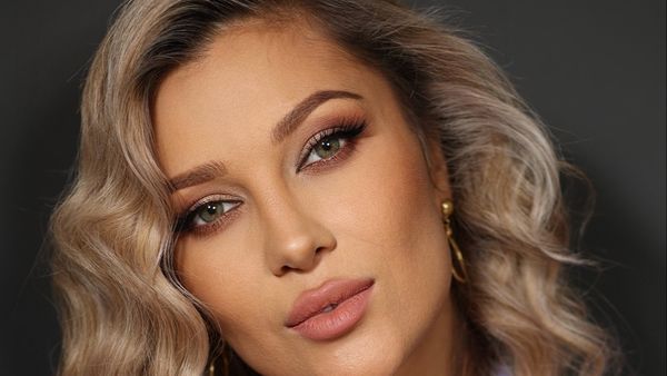 Lora, mesaj dur pe rețelele sociale! Ce le-a transmis artista vedetelor care se „laudă” că au ajutat refugiații din Ucraina: „E ocazia să-și mai spele din păcate”