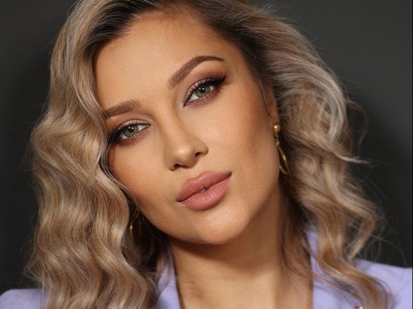 Lora, mesaj dur pe rețelele sociale! Ce le-a transmis artista vedetelor care se &bdquo;laudă&rdquo; că au ajutat refugiații din Ucraina: &bdquo;E ocazia să-și mai spele din păcate&rdquo;