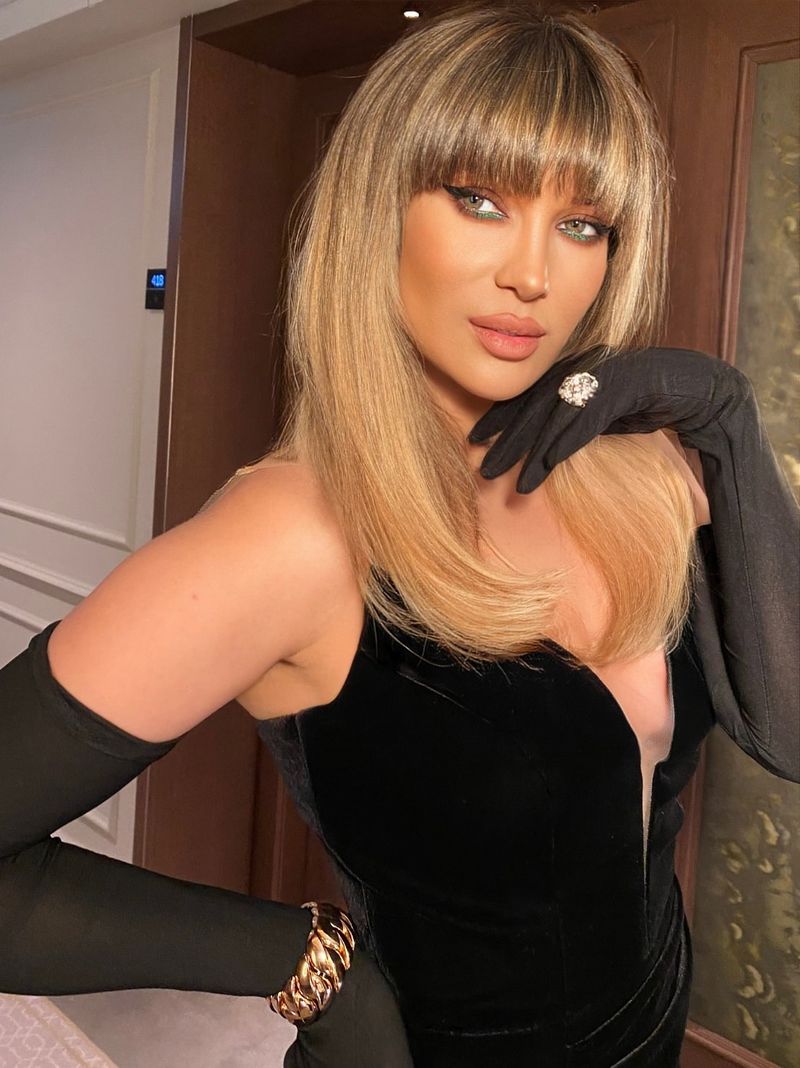 Lora, mesaj dur pentru vedetele care se 