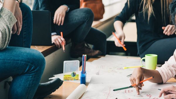 Studiile în străinătate revin pe agenda educațională a tinerilor. Tot ce trebuie să știi dacă vrei să studiezi în străinătate. Înscrieri și bugete