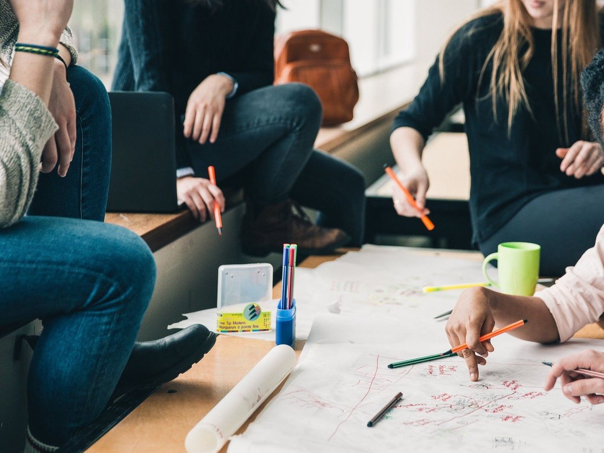 Studiile în străinătate revin pe agenda educațională a tinerilor. Tot ce trebuie să știi dacă vrei să studiezi în străinătate. Înscrieri și bugete