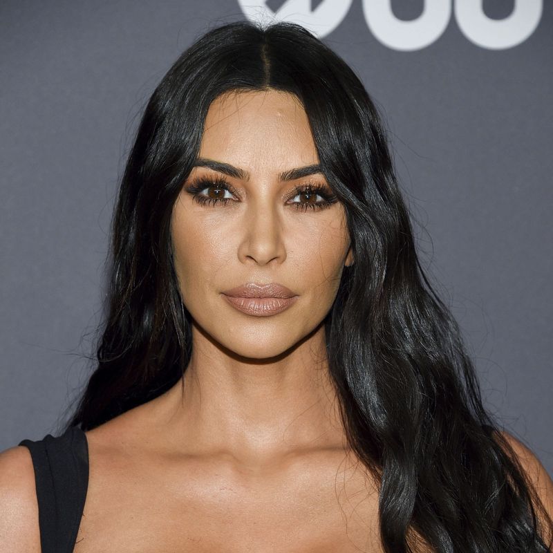 Kim Kardashian este o femeie singură, în mod oficial.