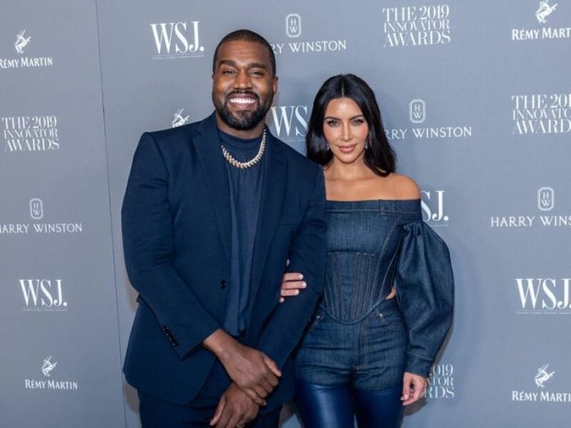 Kim Kardashian este o femeie singură, în mod oficial.