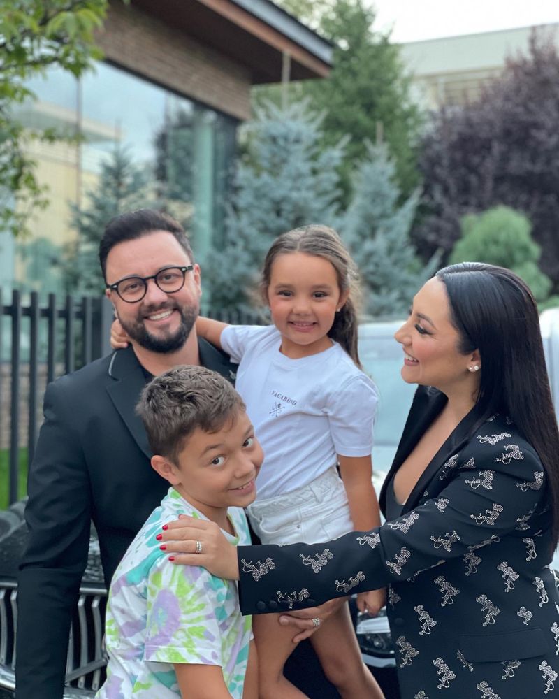 Andra a dezvăluit cum își protejează copiii de comentariile răutacioase din mediul online