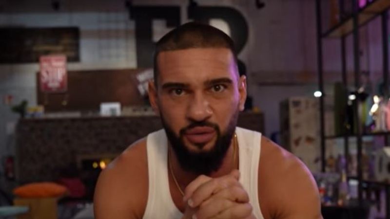 Dorian Popa, dat afară cu poliția dintr-un hotel din Germania! Ce s-a &icirc;nt&acirc;mplat, de fapt, cu artistul?!: &bdquo;Cred că a contat și chestia asta că suntem rom&acirc;ni, marginalizați&rdquo;