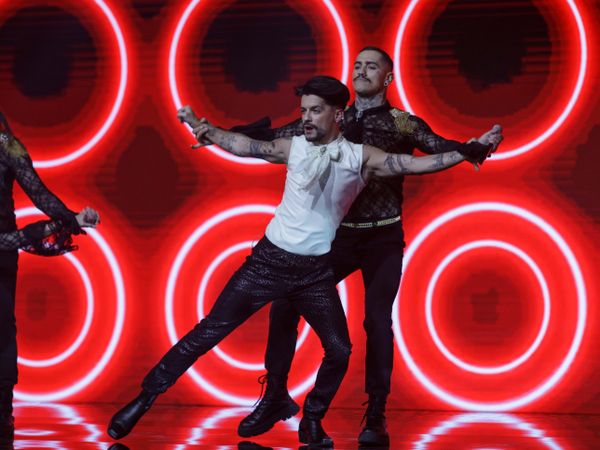 Piesa &bdquo;Ll&aacute;mame" cu care WRS va reprezenta Rom&acirc;nia la Eurovision 2022, val de reacții &icirc;n mediul online! Au fost &icirc;mpărțite două tabere