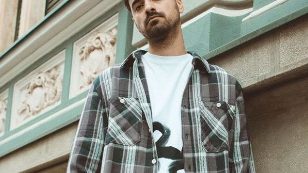 Liviu Teodorescu, gest emoționant pentru un copil grav bolnav! Artistul l-a vizitat la spital și i-a c&acirc;ntat: &bdquo;Am cunoscut un om special&rdquo;