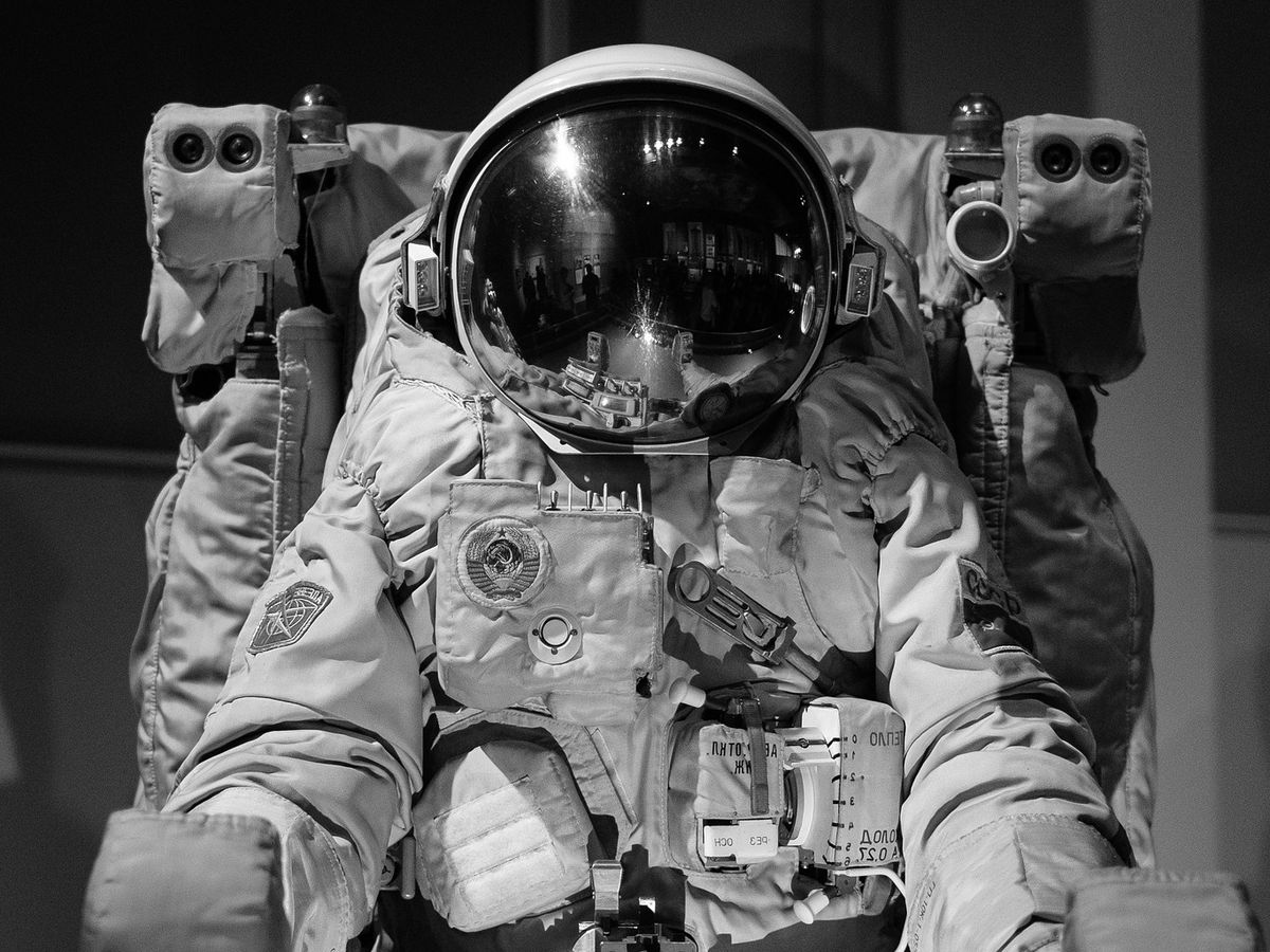 Care este diferenţa dintre astronaut şi cosmonaut?