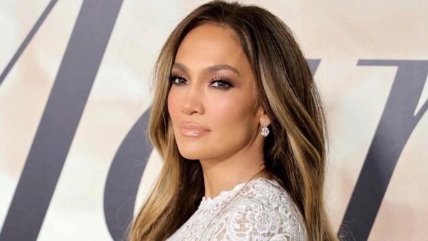 Jennifer Lopez le-a arătat fanilor din mediul online cum este chipul ei cu adevărat, fără filtre și fără machiaj: „Mă simt un pic epuizată și obosită”
