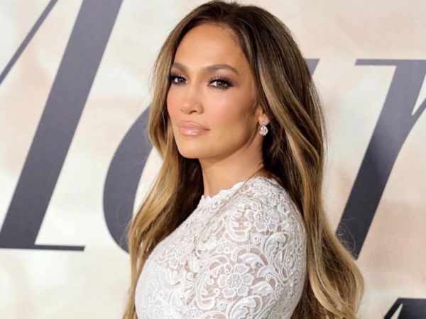 Jennifer Lopez le-a arătat fanilor din mediul online cum este chipul ei cu adevărat, fără filtre și fără machiaj: &bdquo;Mă simt un pic epuizată și obosită&rdquo;